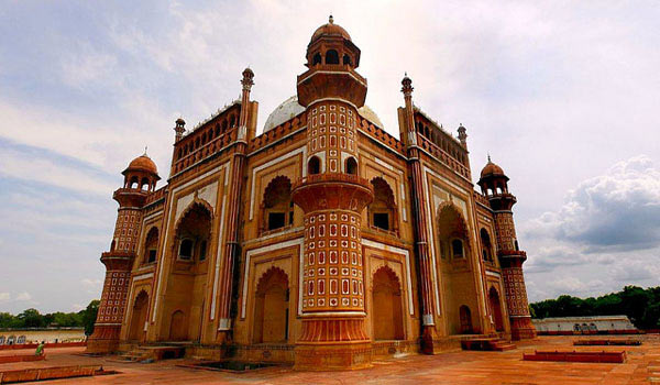 Safdarjungs Tomb