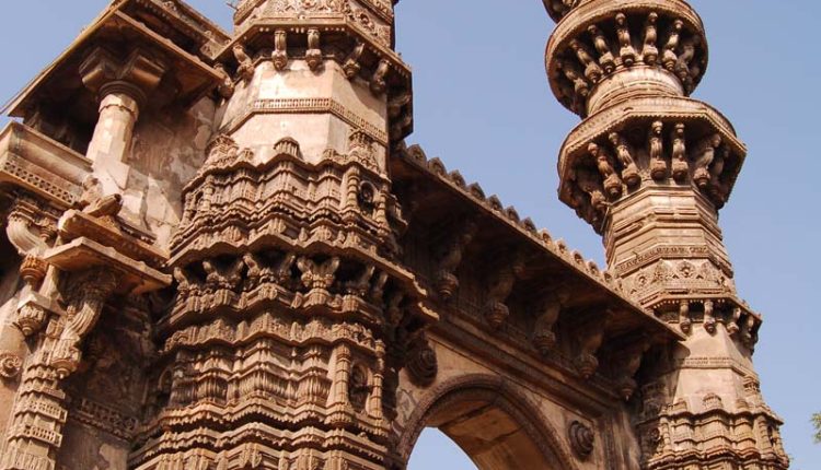 Shaking Minarets