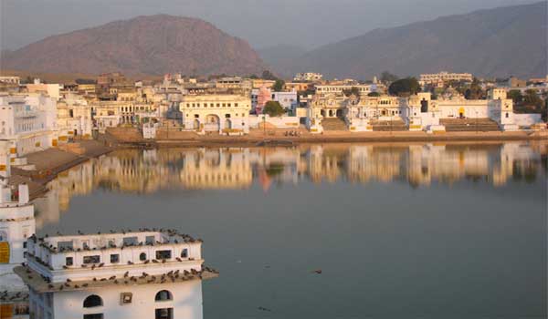 Pushkar palace andLak e view