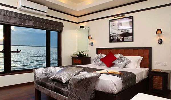 Spice Routes Houseboat